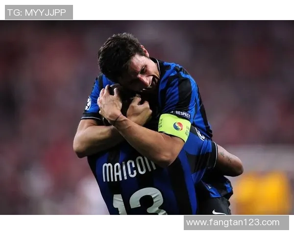 国米与尤文激战正酣双方球员拼尽全力争夺胜利 国米与尤文激战正酣双方球员拼尽全力争夺胜利